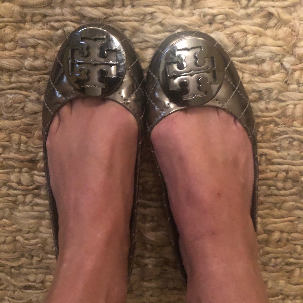 Tory Burch Reva silver quilted ballet flats 7.5